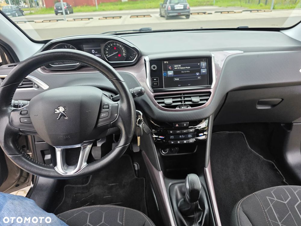 Peugeot 2008 1.2 Pure Tech Style EU6 - 12