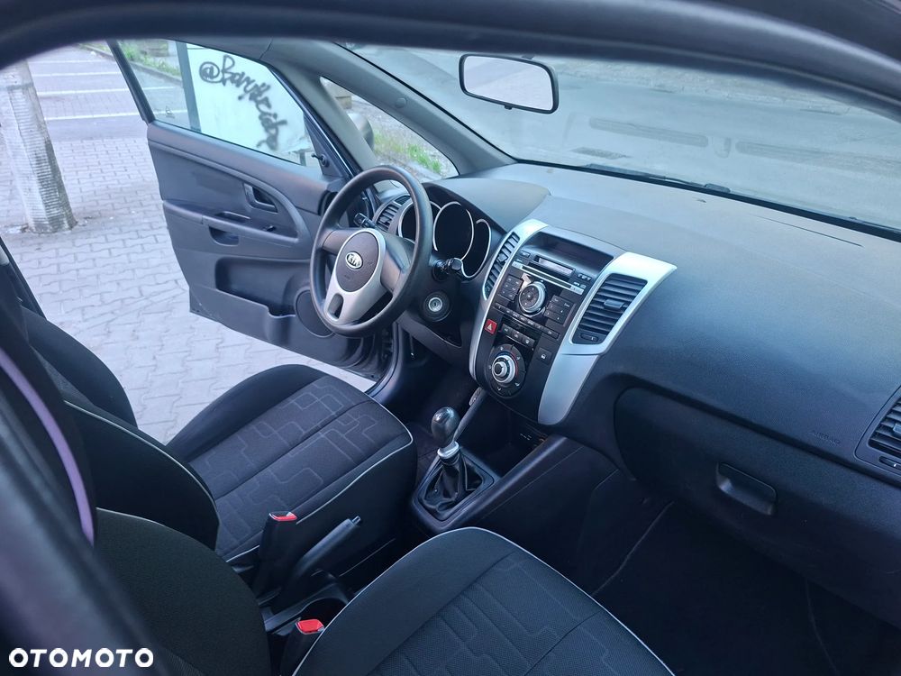 Kia Venga 1.6 L - 12