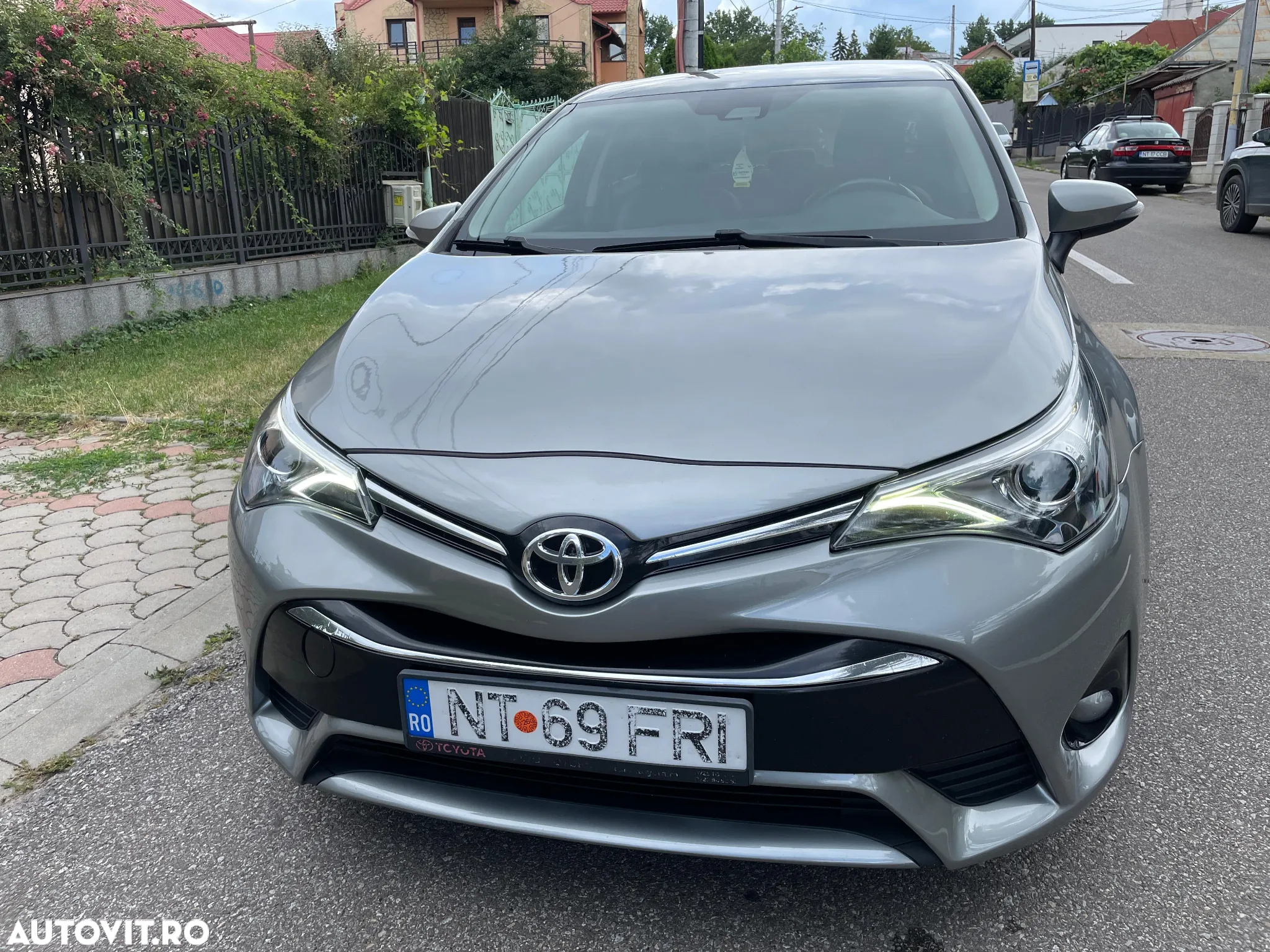 Toyota Avensis 2.0 D-4D Executive - 8