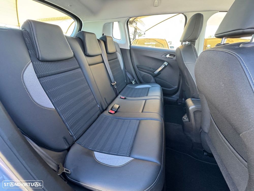 Peugeot 2008 1.2 PureTech Allure - 26