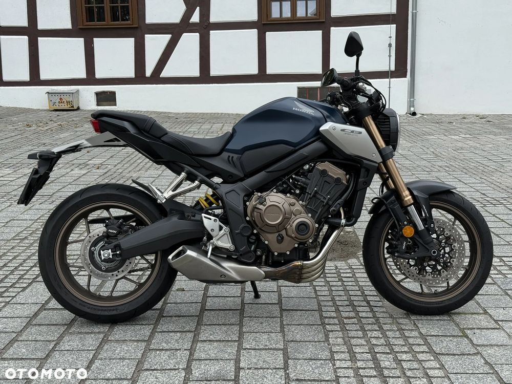 Honda CB - 1