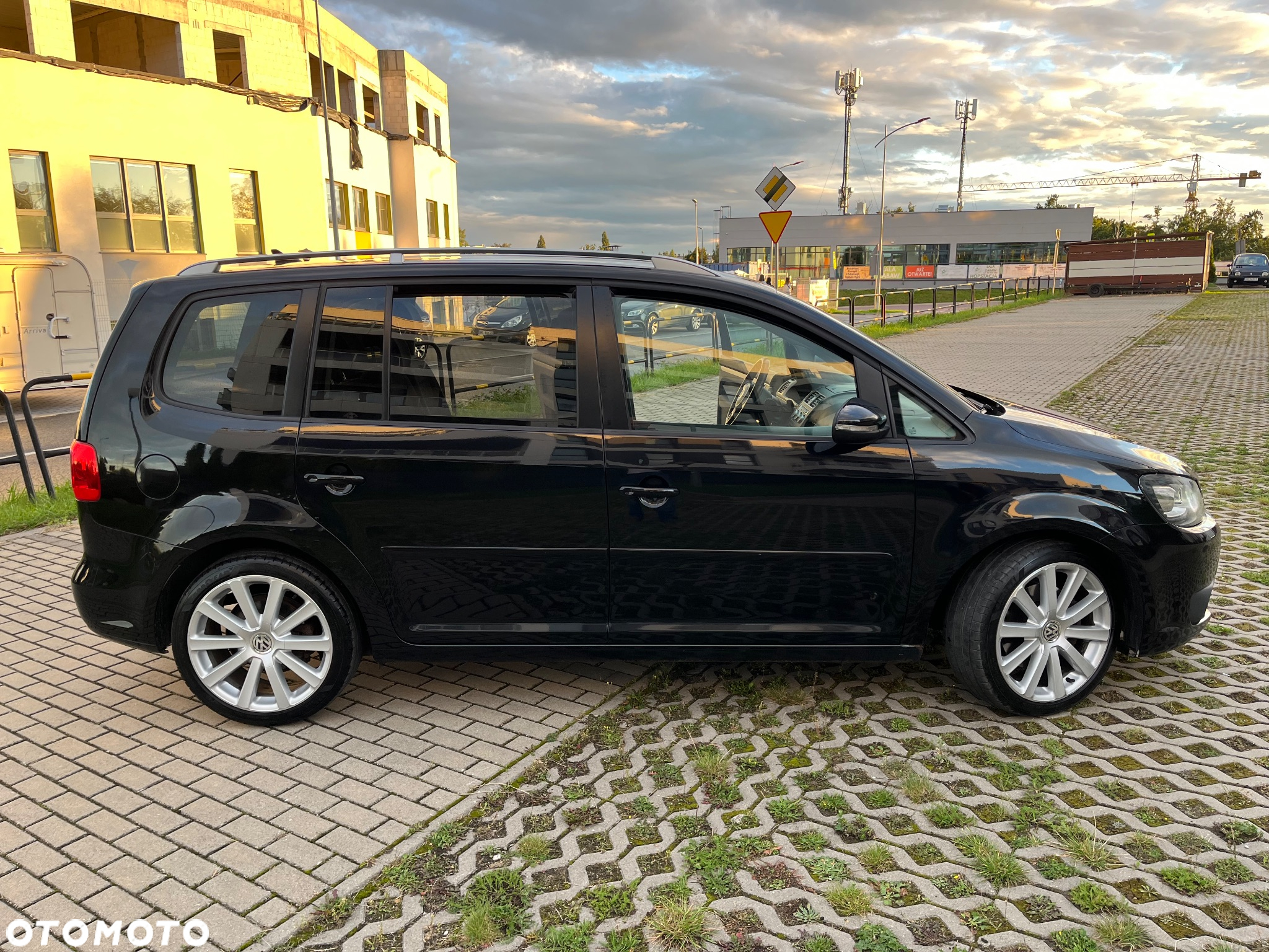 Volkswagen Touran 2.0 TDI DPF Highline - 8