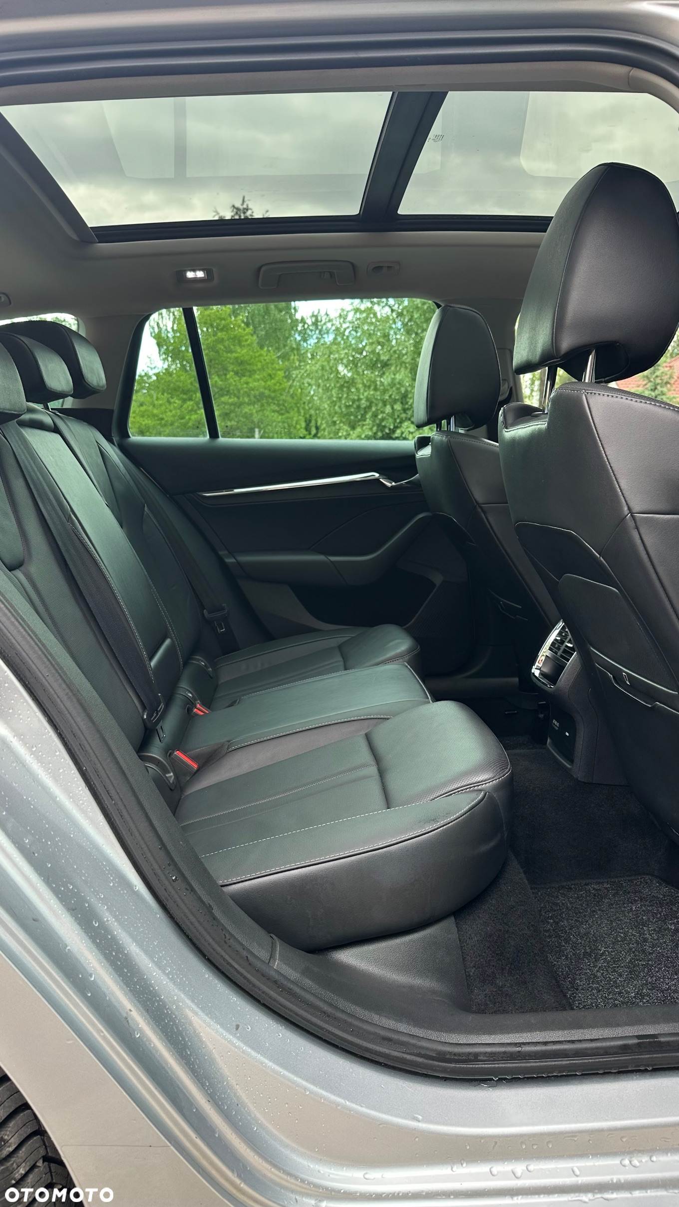 Skoda Octavia Combi 2.0 TDI DSG Exclusive Plus - 22