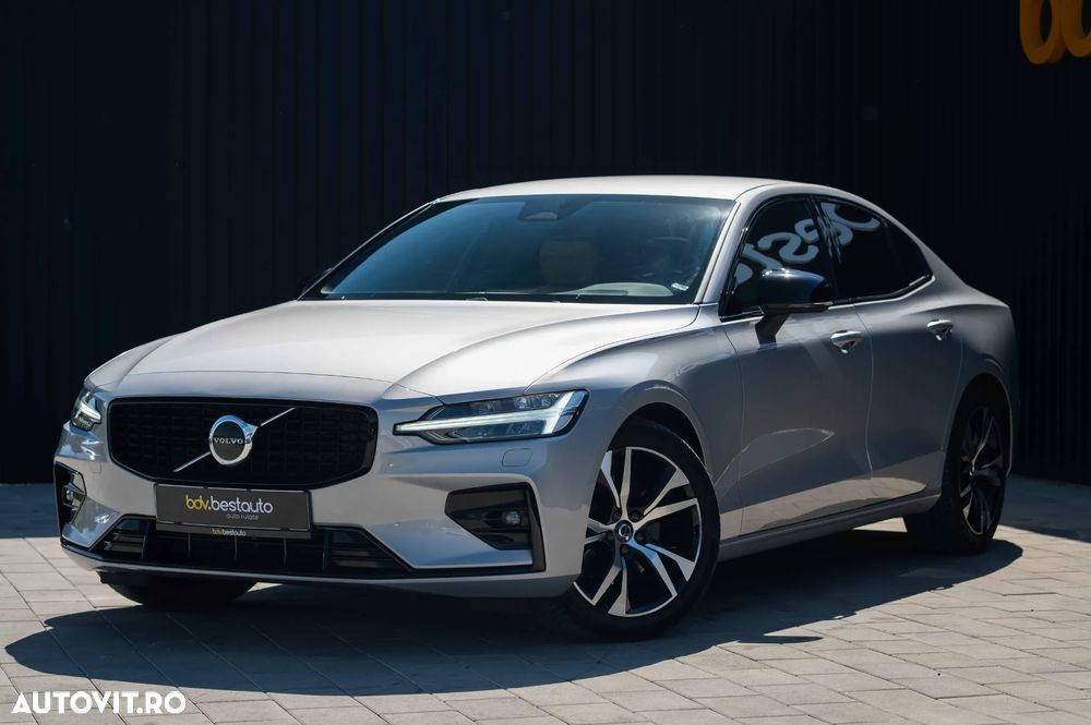 Volvo S60 B4 MHEV AT Plus Dark - 4