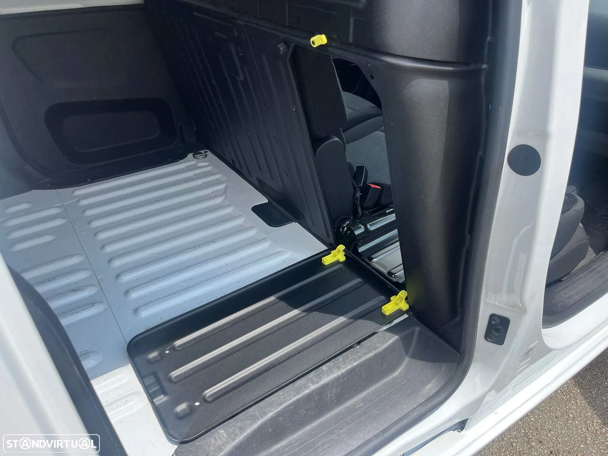 Opel COMBO 1.5 102cv 3 LUGARES - AC - IVA DEDUTÍVEL - 8