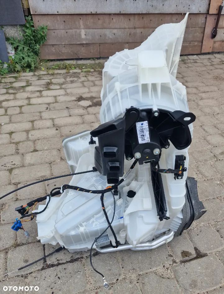 NAGRZEWNICA LJ413299199 OPEL CORSA D - 9