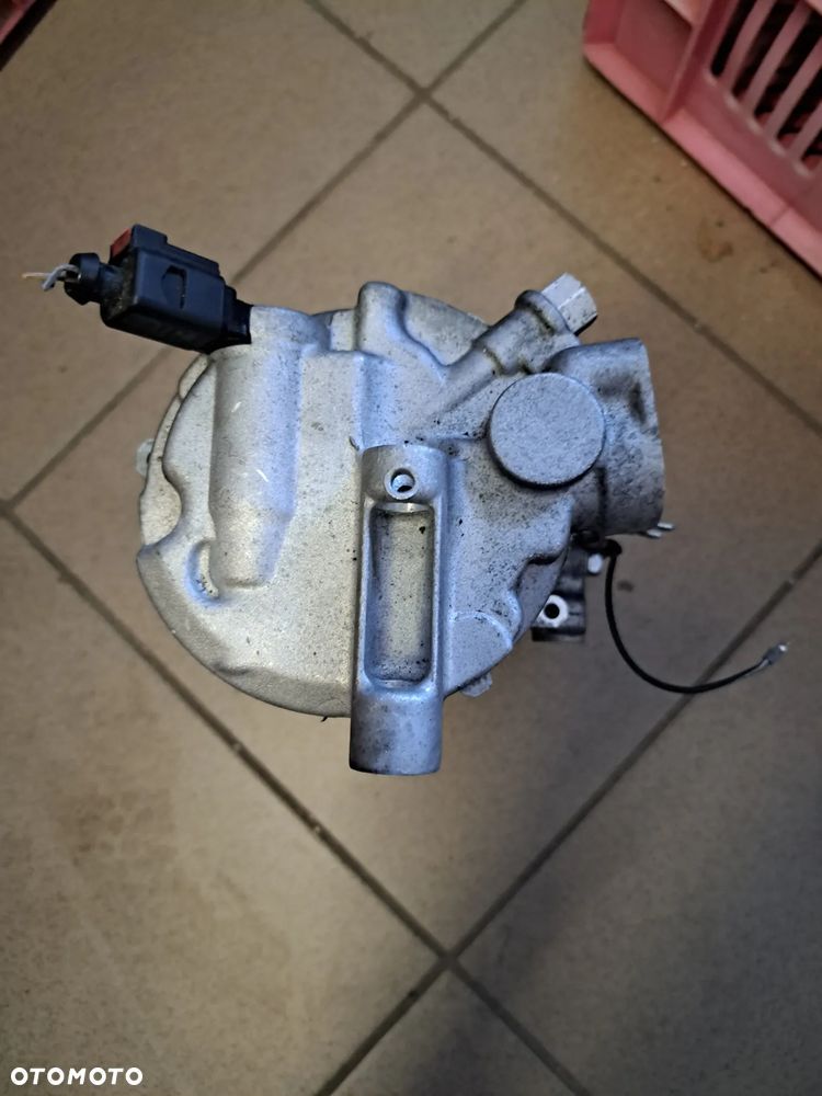 Kompresor Klimatyzacji Audi a4 b8 700510966 - 4