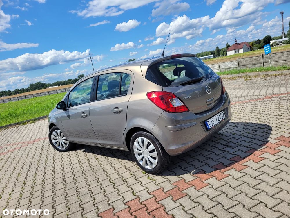 Opel Corsa 1.2 16V Cosmo - 11