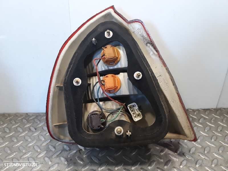 FAROLIM TRASEIRO DIREITO MITSUBISHI CARISMA SEDAN 1998 - - 2