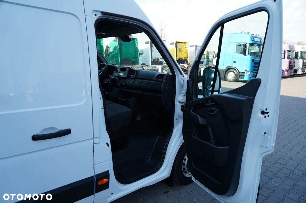 Renault MASTER / BLASZAK / FURGON / 2023 - 36