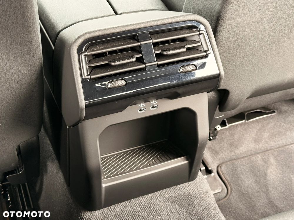 BMW Seria 5 520i - 32