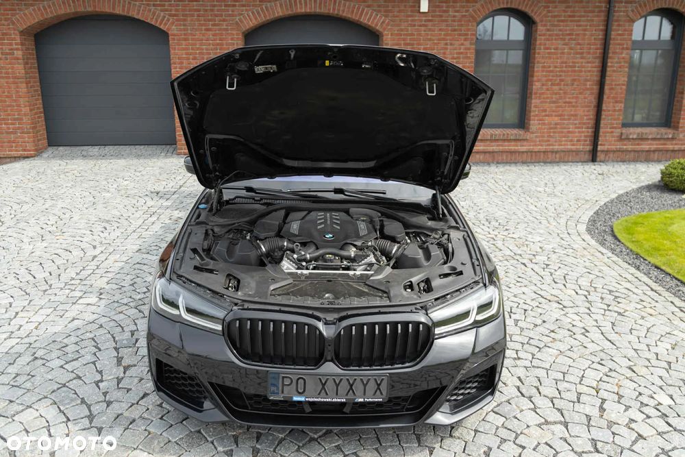 BMW Seria 5 M550i xDrive - 10