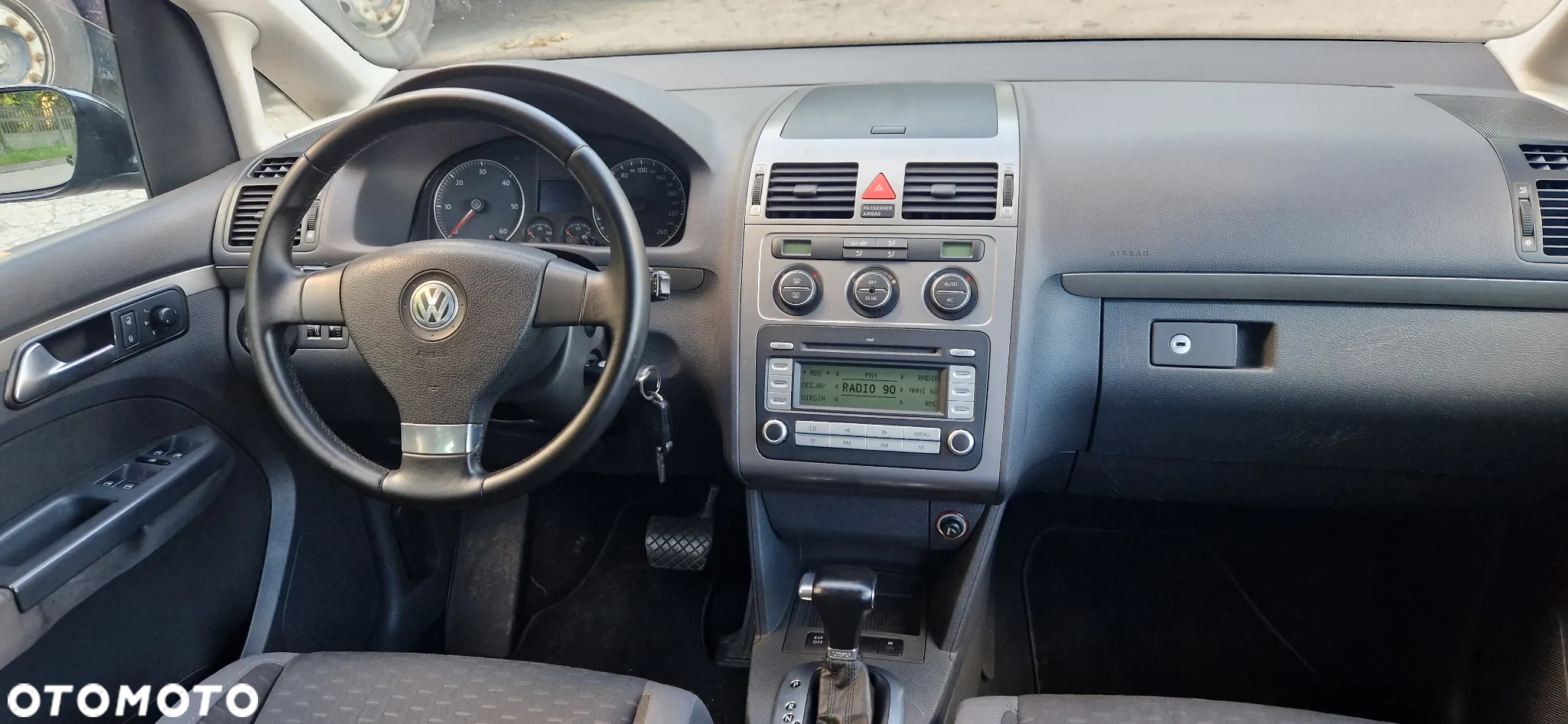 Volkswagen Touran 2.0 TDI Trendline DSG - 8