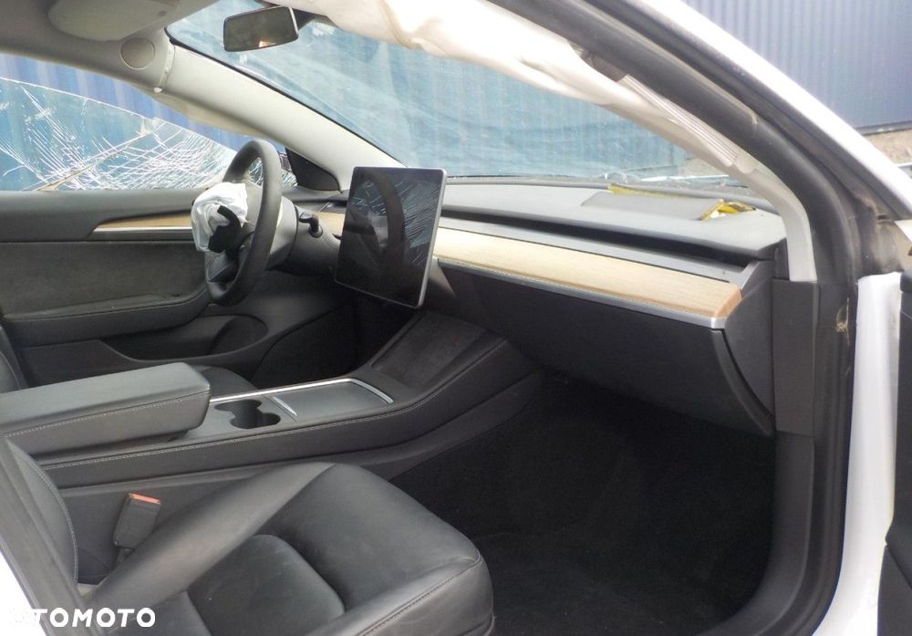 Tesla Model 3 - 15