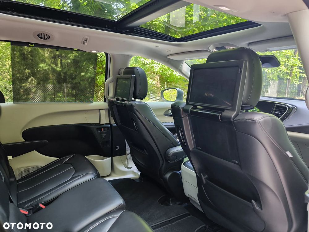 Chrysler Pacifica - 12
