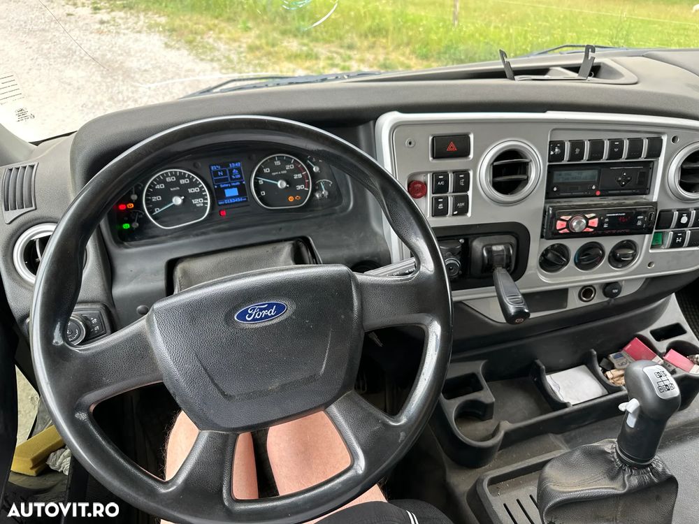Ford Cargo 4142 - 11