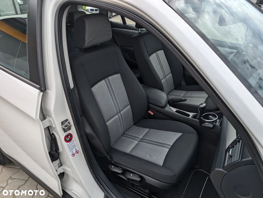 BMW X1 sDrive18d Sport Line - 34