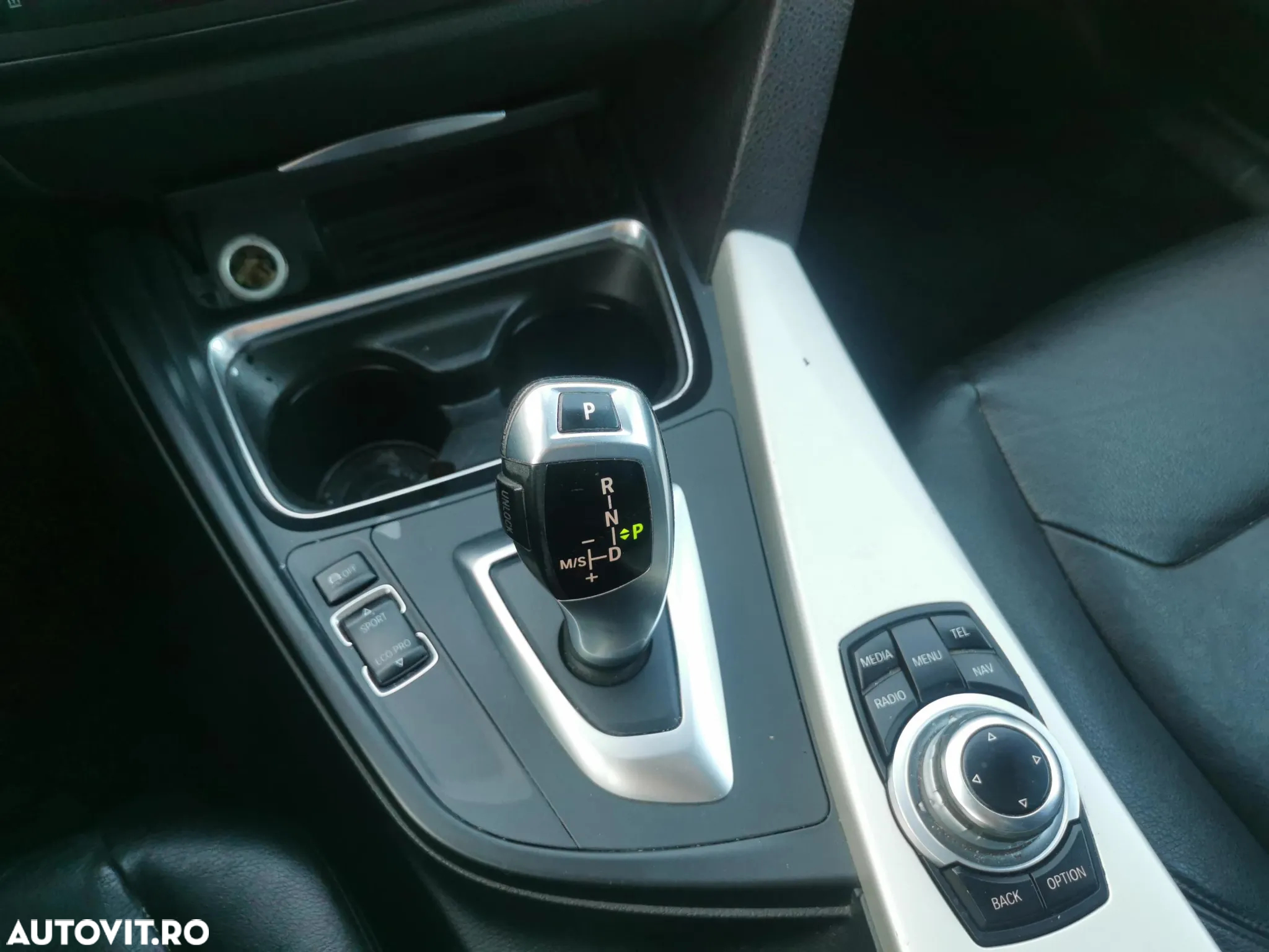 BMW Seria 3 318d Aut. - 23