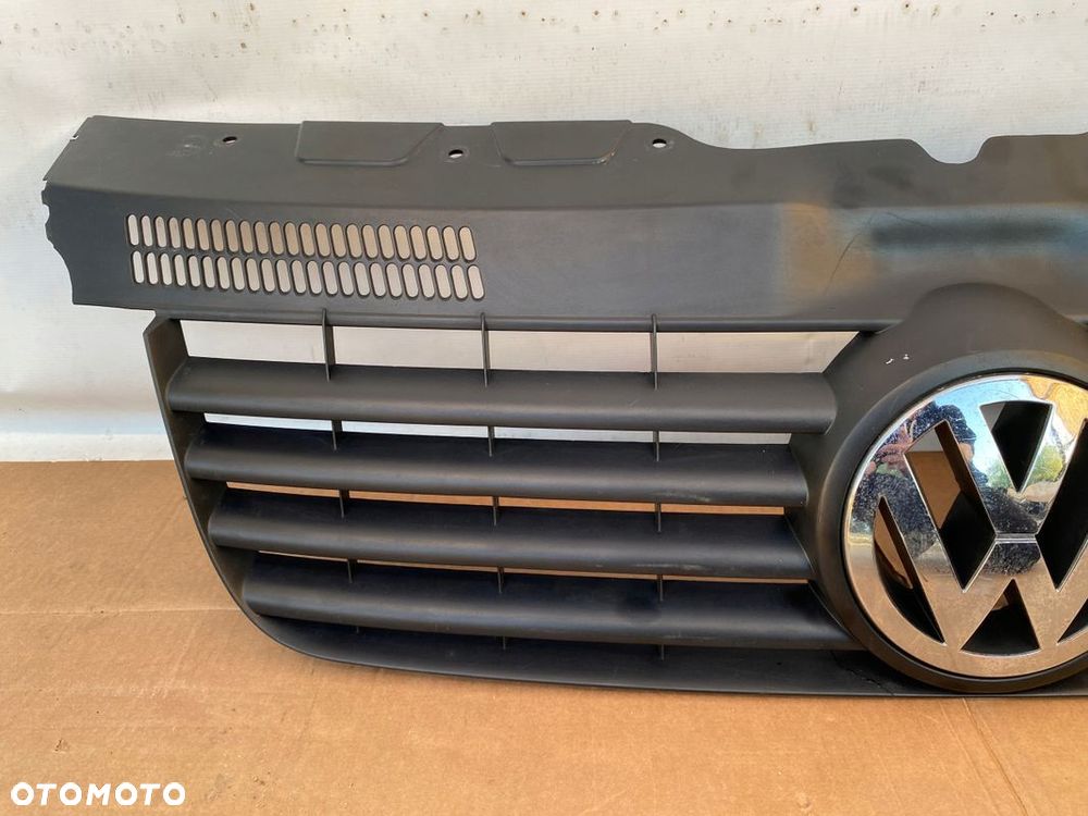 VW T5 CARAVELLE MULTIVAN 03- ATRAPA GRILL ORYGINAŁ ZNACZEK CHROM 7H0807101 - 2