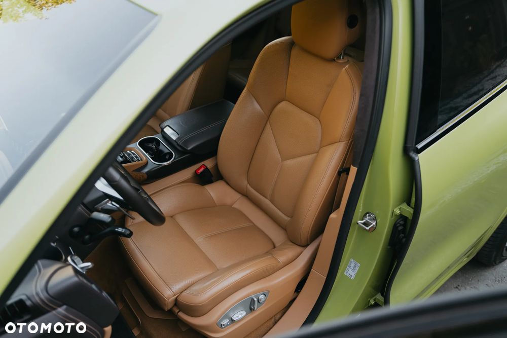 Porsche Cayenne GTS - 16