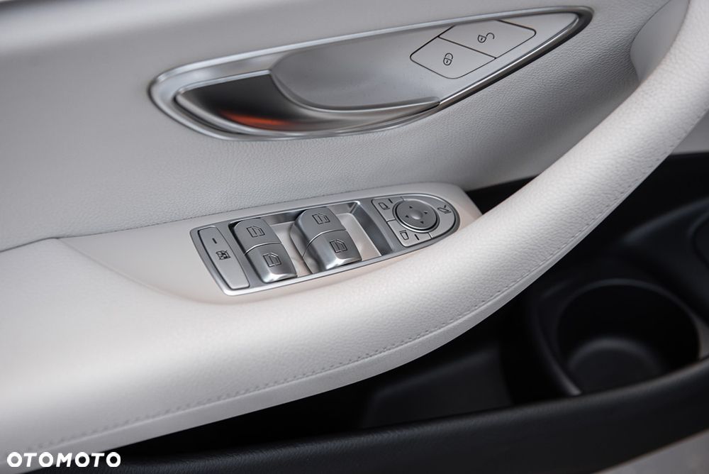 Mercedes-Benz Klasa E 220 d Business Edition 9G-TRONIC - 22