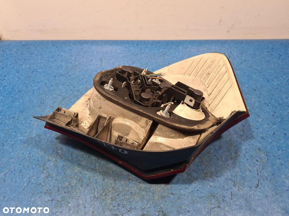 BMW 118 E87 LAMPA TYŁ PRAWA ZEWNĘTRZNA - 9