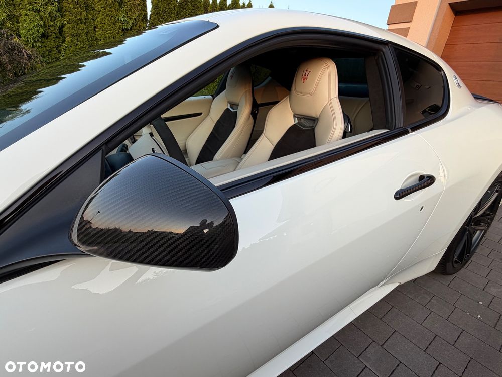 Maserati GranTurismo S Automat - 13