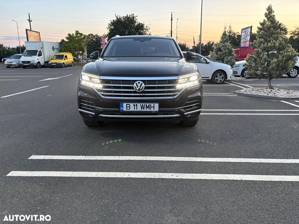 Volkswagen Touareg - 1