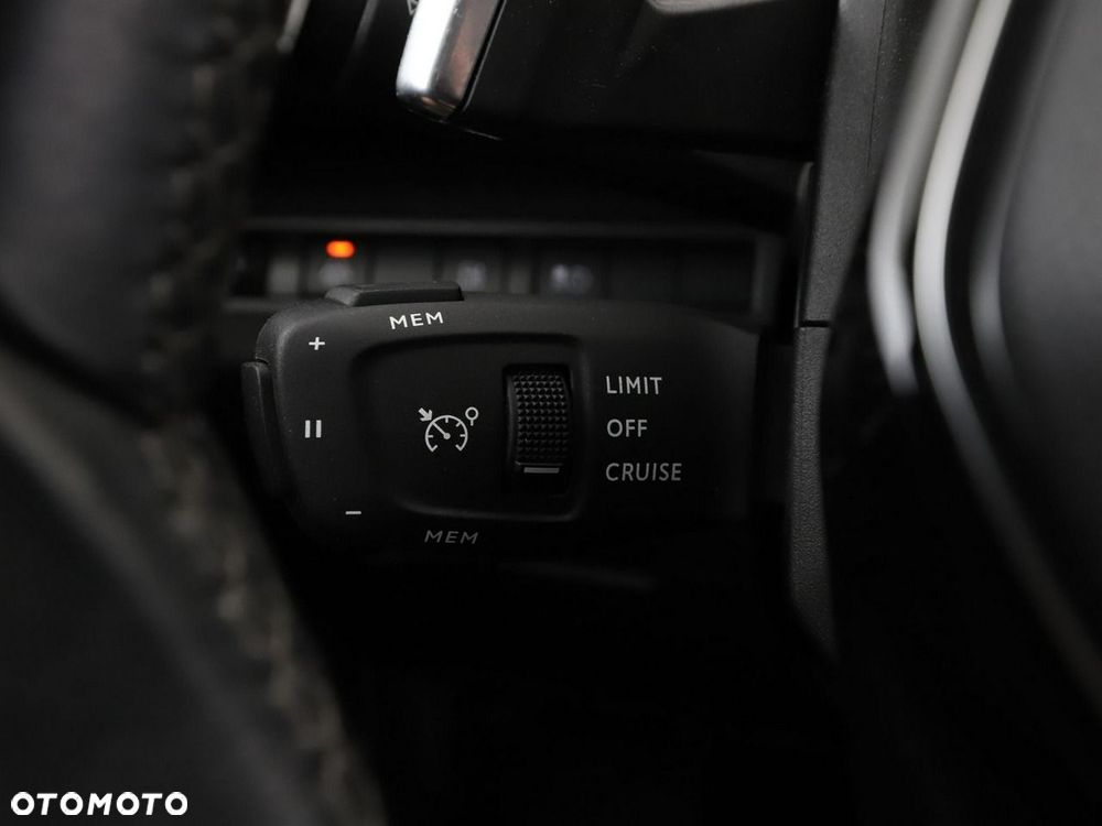 Peugeot 3008 1.6 PureTech Hybrid PHEV Allure Pack S&S EAT8 - 36