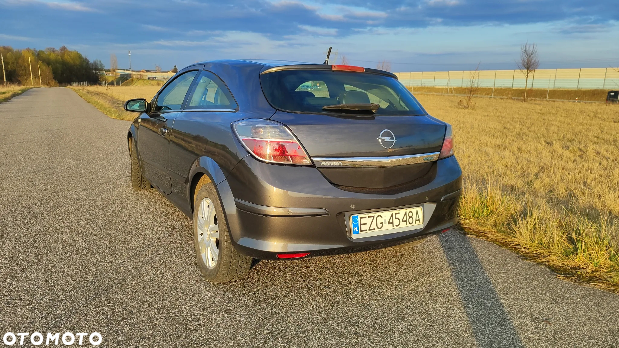 Opel Astra GTC 1.4 Cosmo - 3