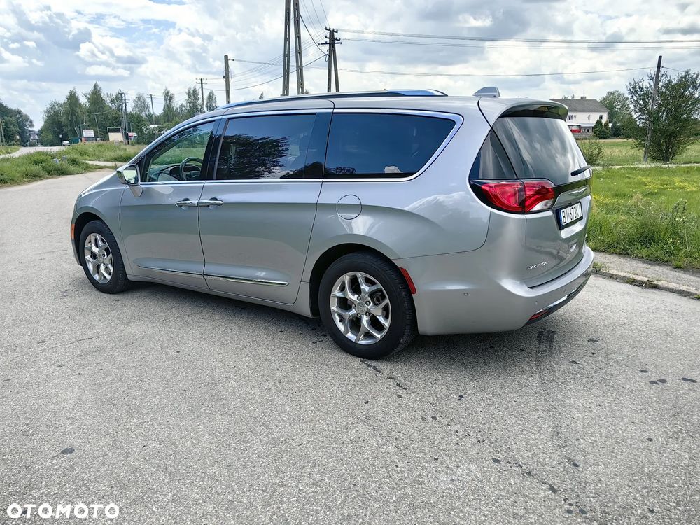 Chrysler Pacifica - 4