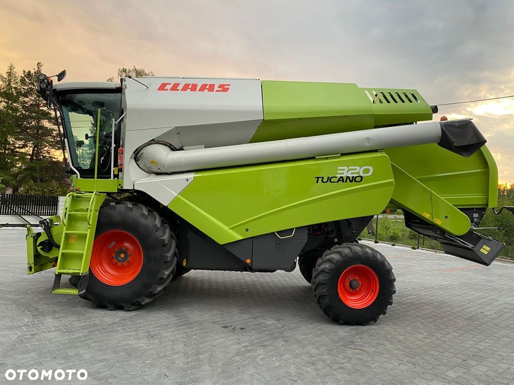 Claas Tucano 320 - 1