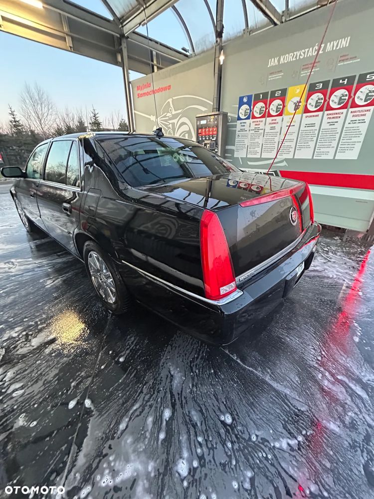 Cadillac DTS - 7