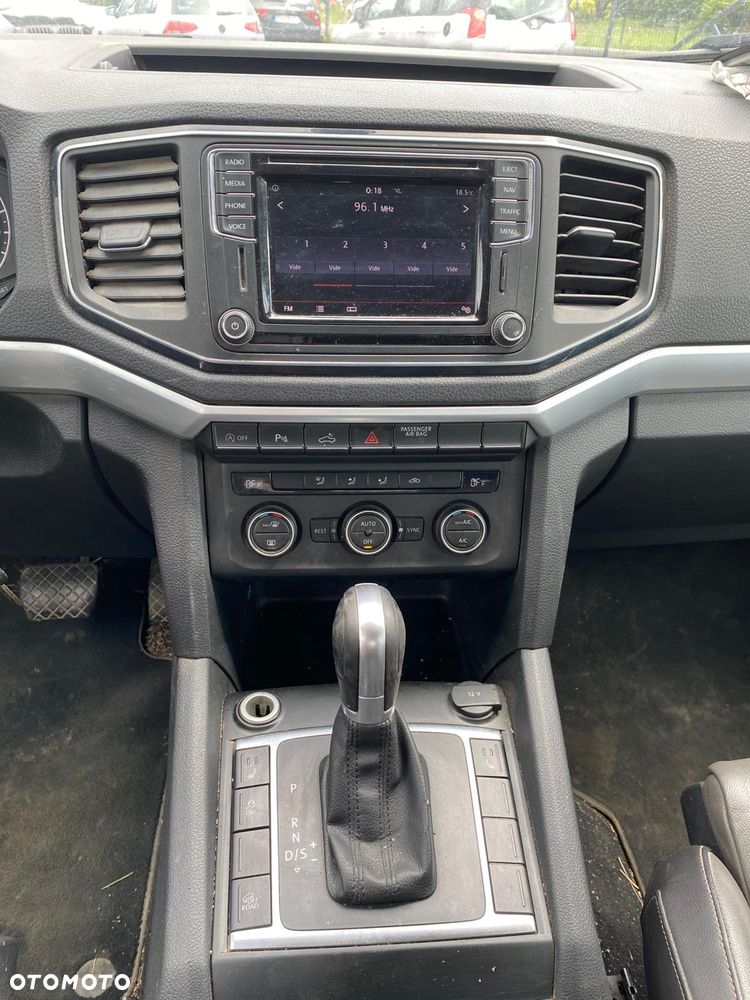 Volkswagen Amarok - 25