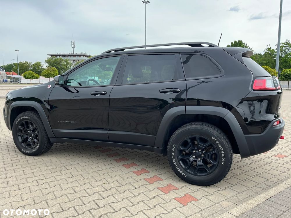 Jeep Cherokee - 4