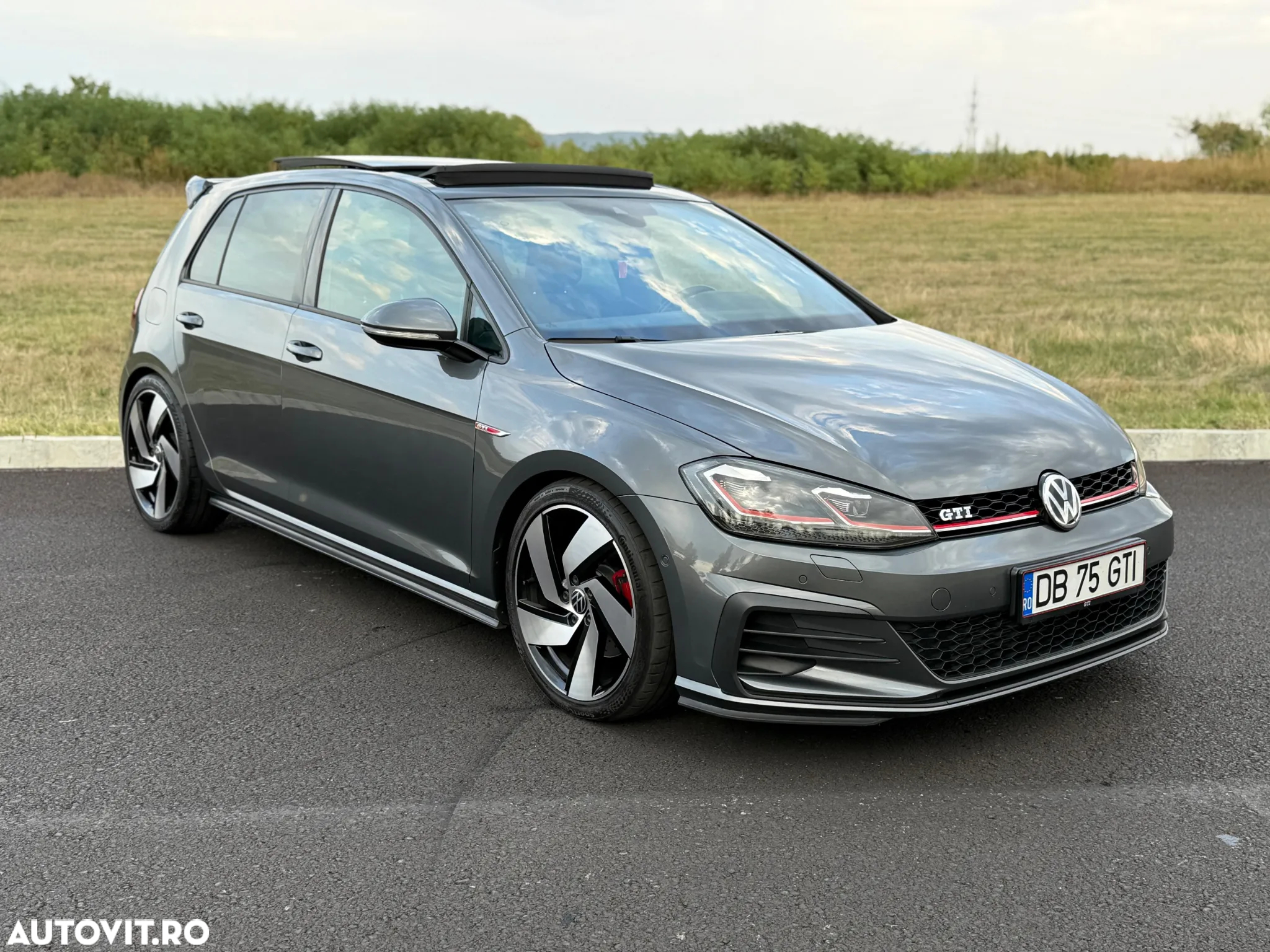 Volkswagen Golf 2.0 TSI GTI - 2