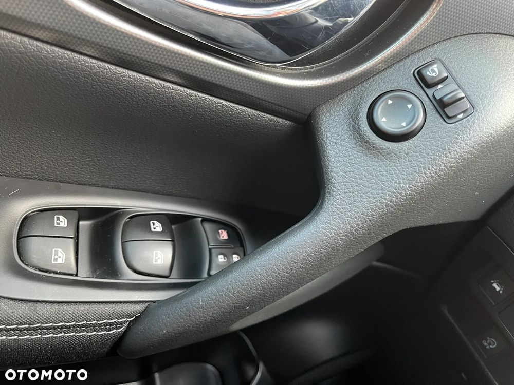 Nissan Qashqai 1.5 dCi N-Connecta - 24