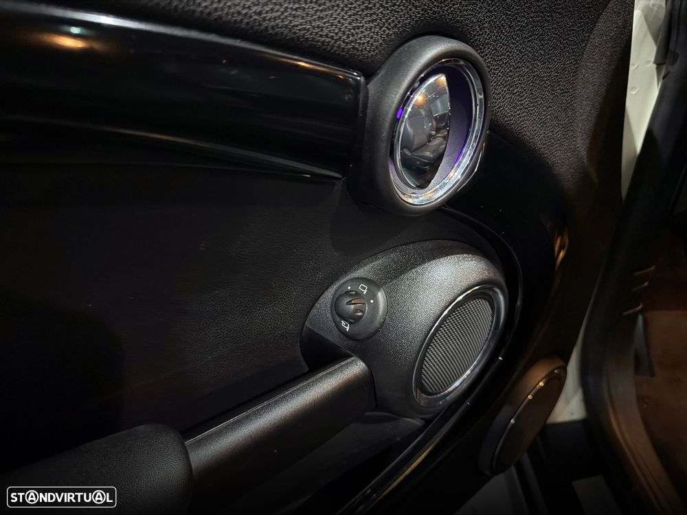 MINI 3 Portas Cooper D - 17
