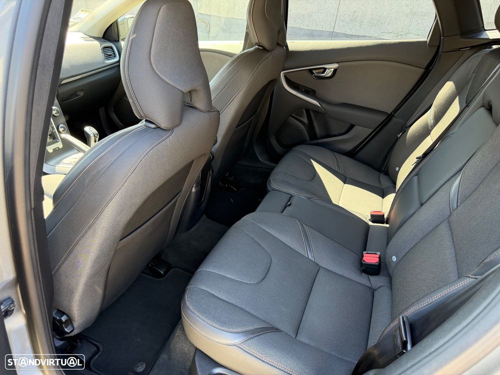 Volvo V40 D3 Momentum - 11