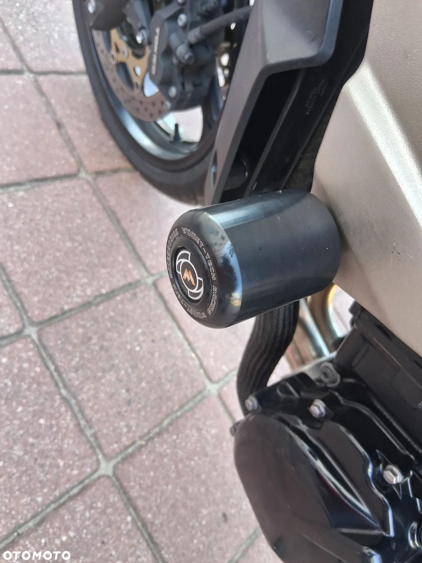 Suzuki GSR - 10