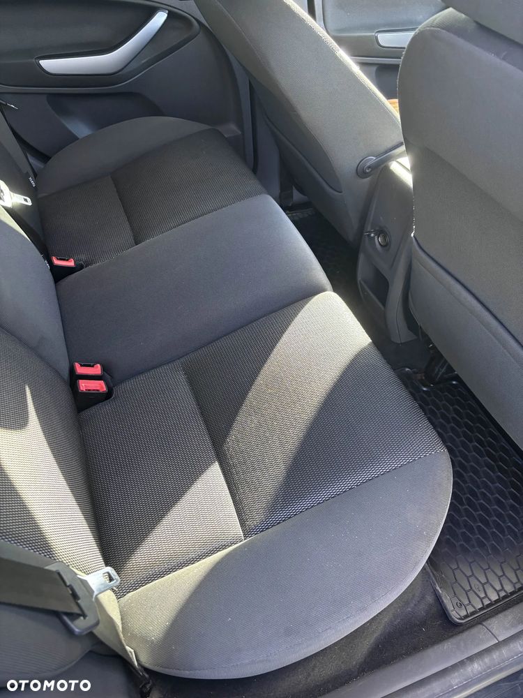 Ford Kuga 2.0 TDCi Titanium FWD - 12
