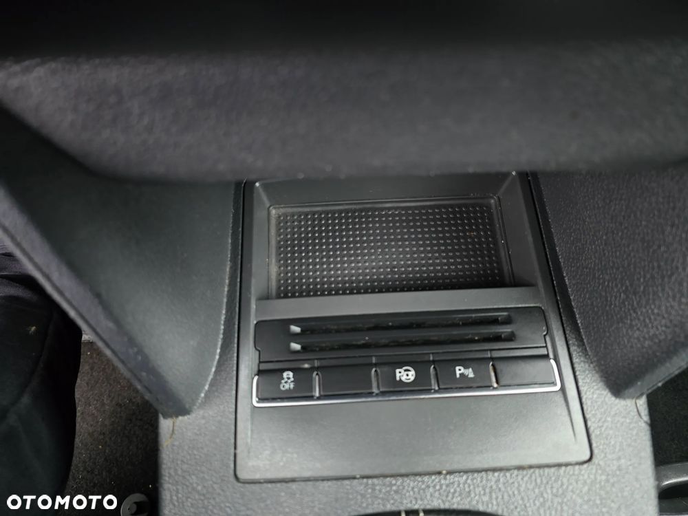 Volkswagen Touran - 24
