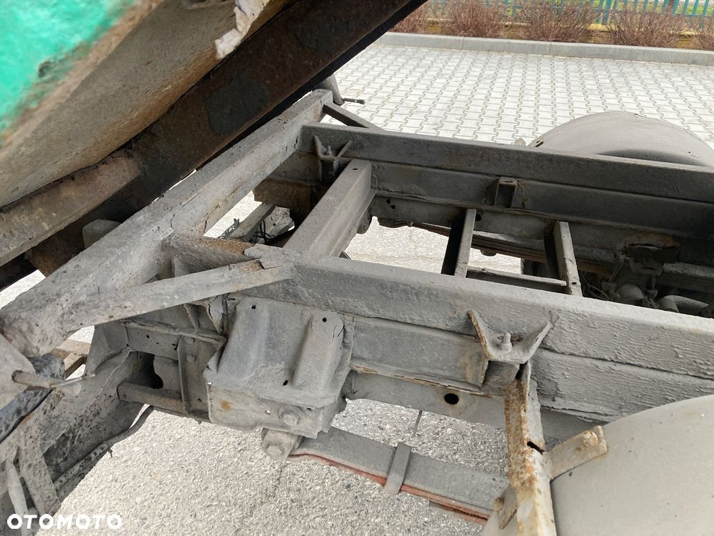 Mercedes-Benz 410 - 9