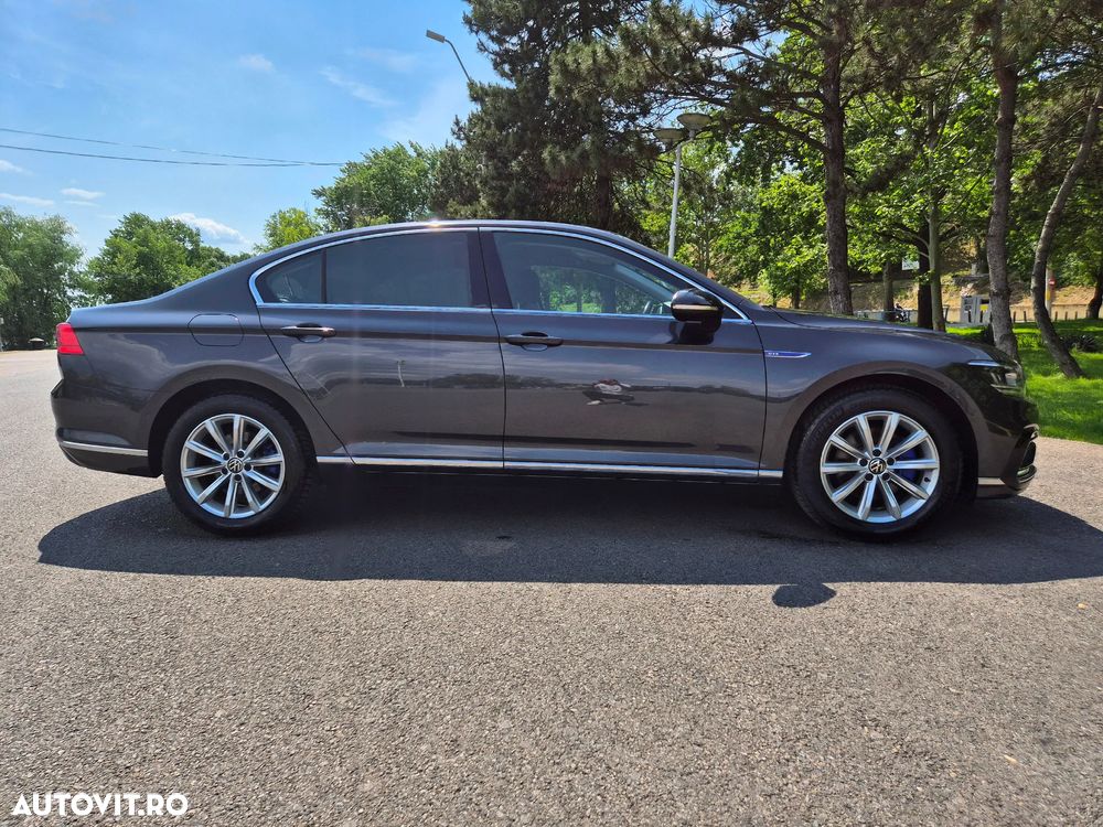 Volkswagen Passat - 4