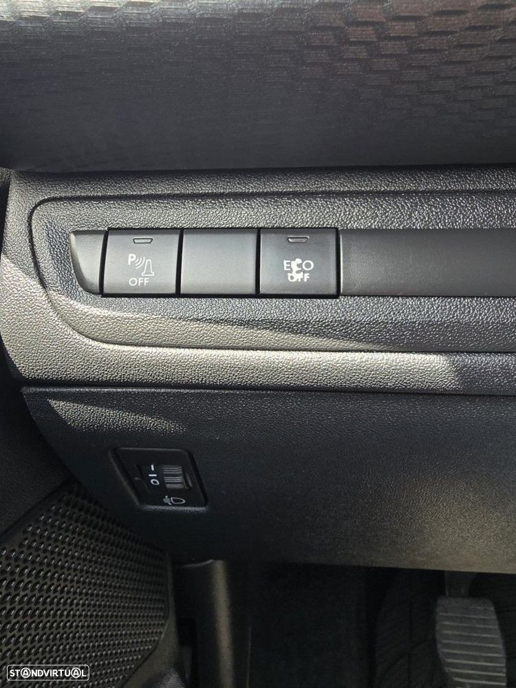 Peugeot 2008 1.2 PureTech Allure - 32