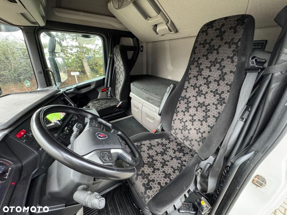 Scania hydraylika Hyva / przód na poduszkach - 23