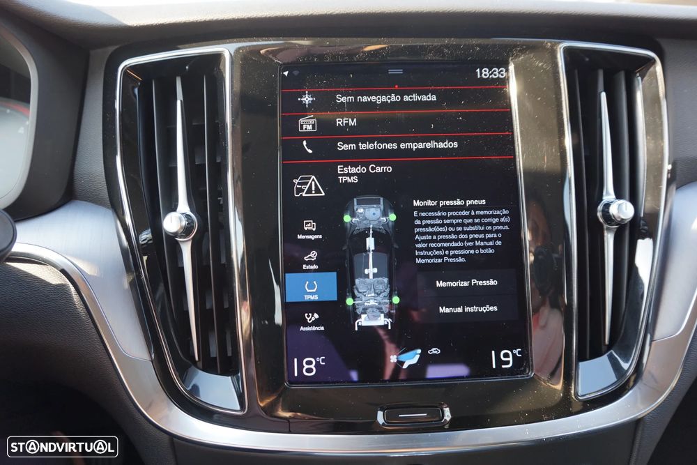 Volvo V60 2.0 B4 Momentum Core Geartronic - 40