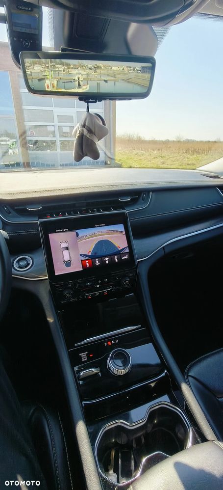 Jeep Grand Cherokee - 39