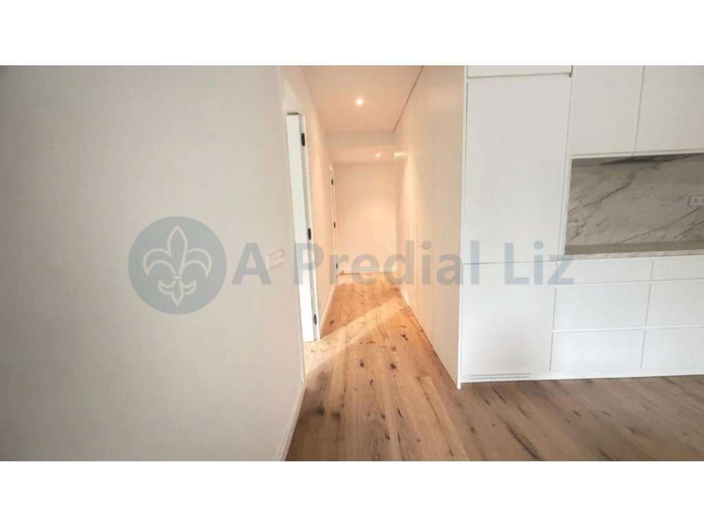 Apartamento T2 Campo 24 Agosto / Baixa - Grande imagem: 3/22