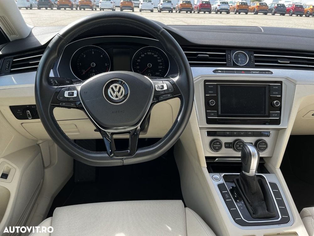 Volkswagen Passat 2.0 TDI DSG Comfortline - 11